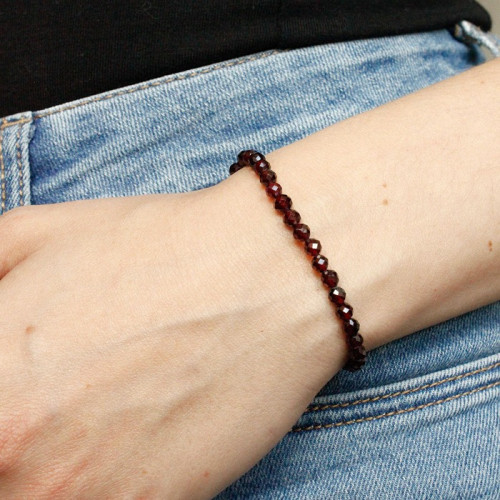 Náramok Granát 4mm