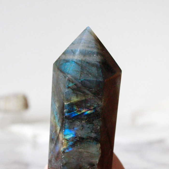 Obelisk Labradorit