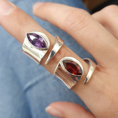 Strieborný prsteň Granát