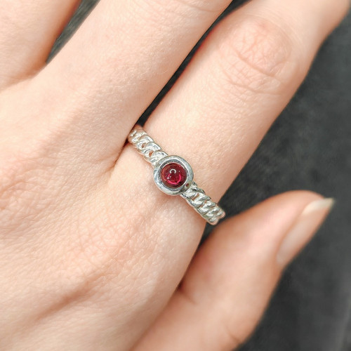 Strieborný prsteň Granát (55)