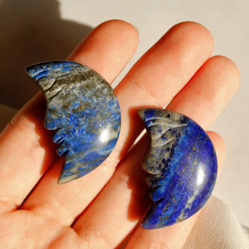mesiac Lapis Lazuli